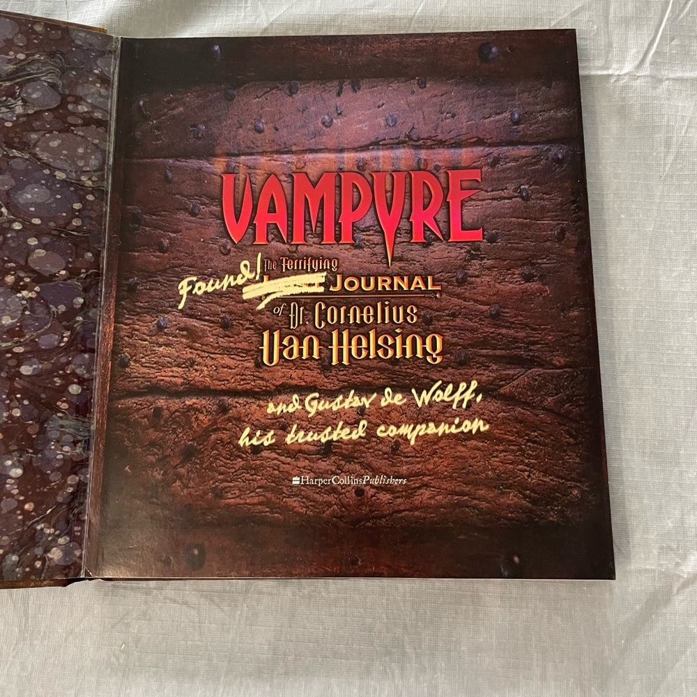 Vampyre: The Terrifying Lost Journal of Dr. Cornelius Van Helsing - Picture 4 of 10